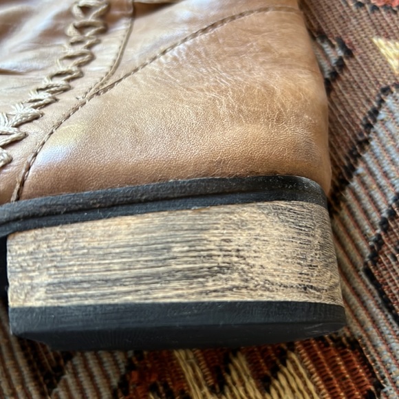 Fringe Taupe below the knee leather boots - Picture 4 of 9